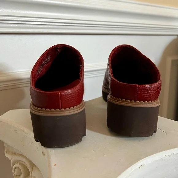 Burgundy, Women’s Vionic Leather Slip-Ons orthotic Clogs/Mules. - Picture 10 of 12